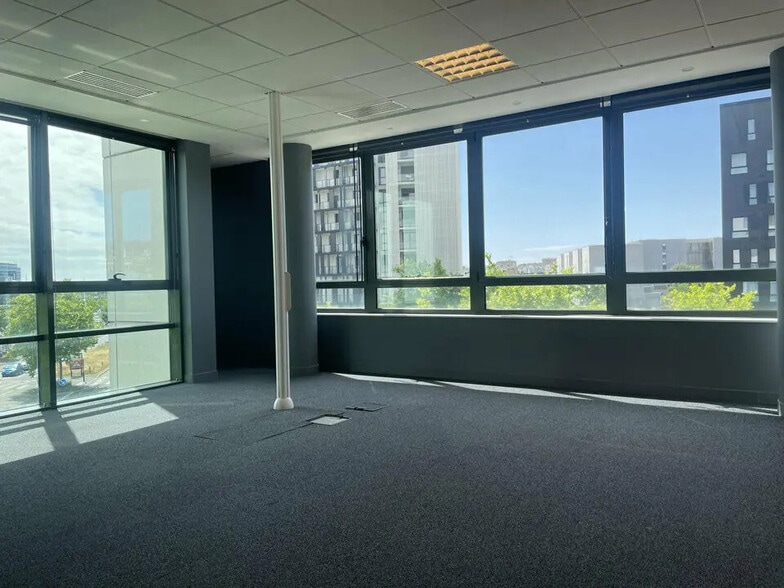 Office in Le Havre for lease - Interior Photo - Image 1 of 8