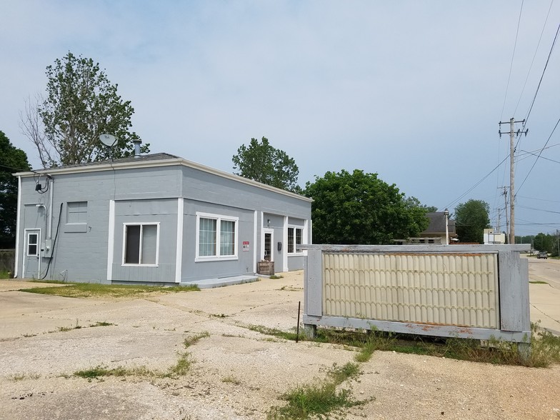 102 E Hitt St, Mount Morris, IL for sale - Building Photo - Image 1 of 22