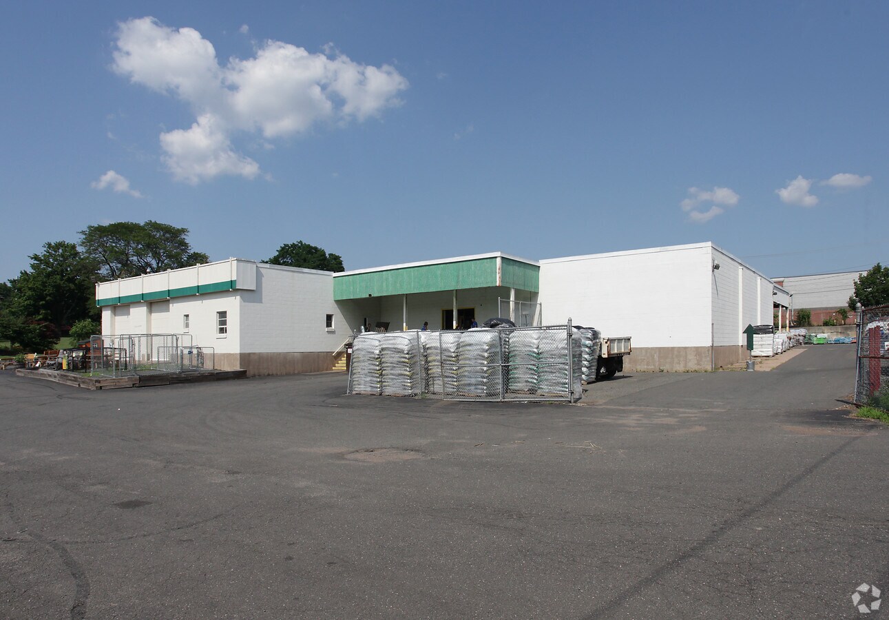 33 Adams St, Manchester, CT 06042