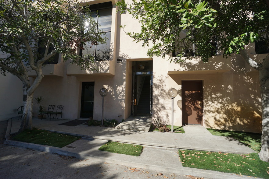 924 E Green St, Pasadena, CA for lease - Building Photo - Image 1 of 24