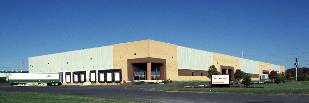 6923 Schantz Rd, Allentown, PA for lease Primary Photo- Image 1 of 4