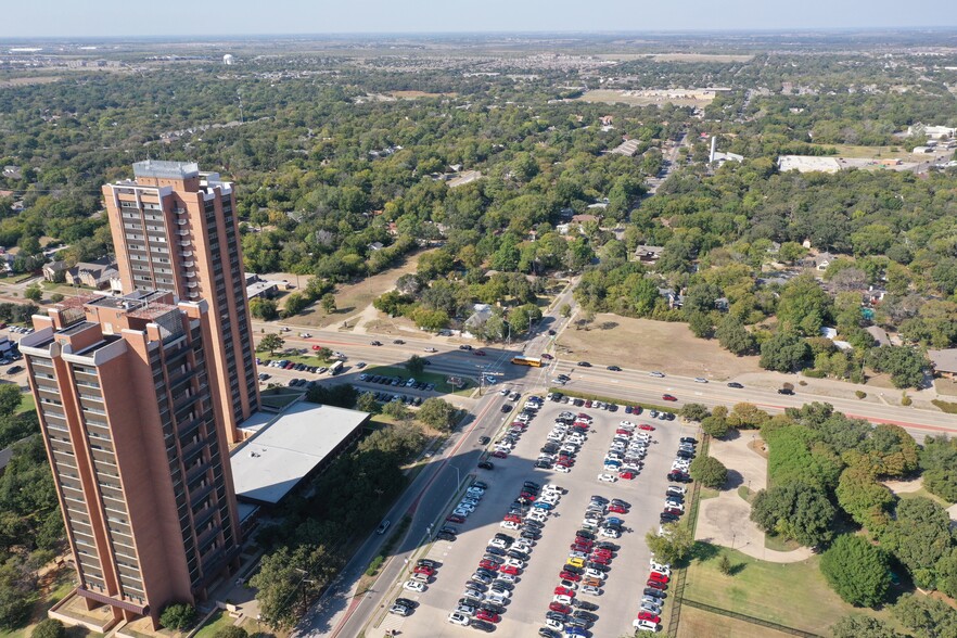 1804-1814 N Bell Ave, Denton, TX for sale - Primary Photo - Image 1 of 7