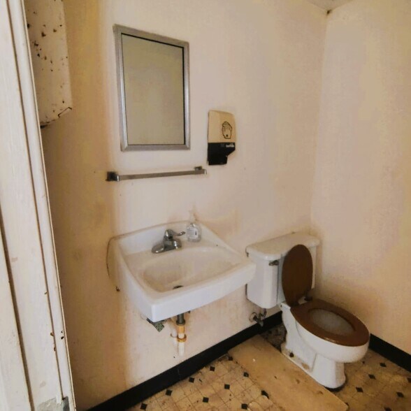 102 Market St, Timmonsville, SC for sale - Building Photo - Image 3 of 25