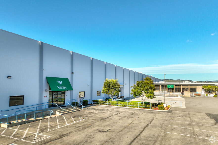 2009-2021 Farallon Dr, San Leandro, CA for lease - Building Photo - Image 2 of 9