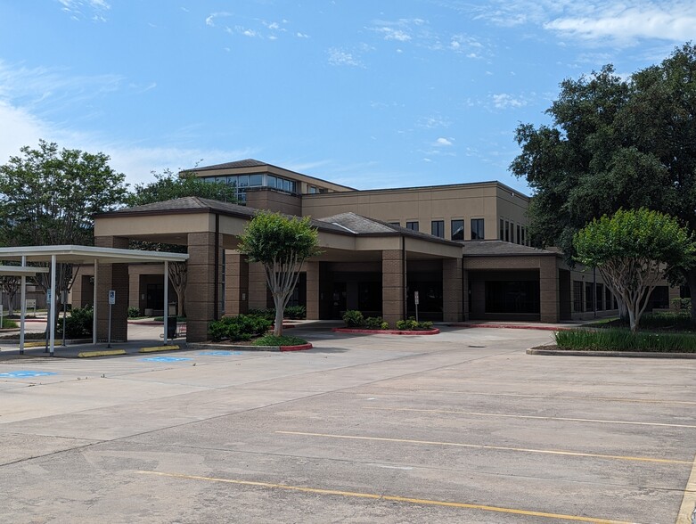 1111 Augusta Dr, Houston, TX for lease - Building Photo - Image 3 of 15