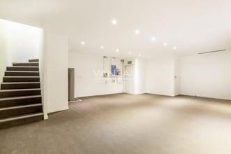 Retail in Paris for lease Interior Photo- Image 1 of 4