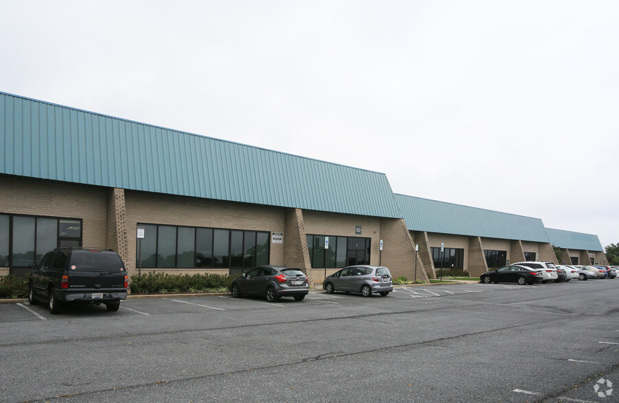 1940-1946 Greenspring Dr, Timonium, MD for lease - Building Photo - Image 3 of 33