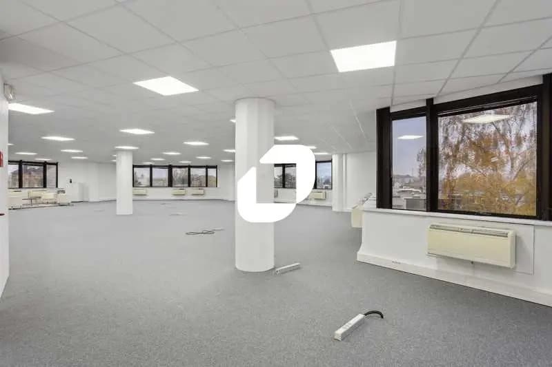 Office in Argenteuil for lease - Interior Photo - Image 2 of 25