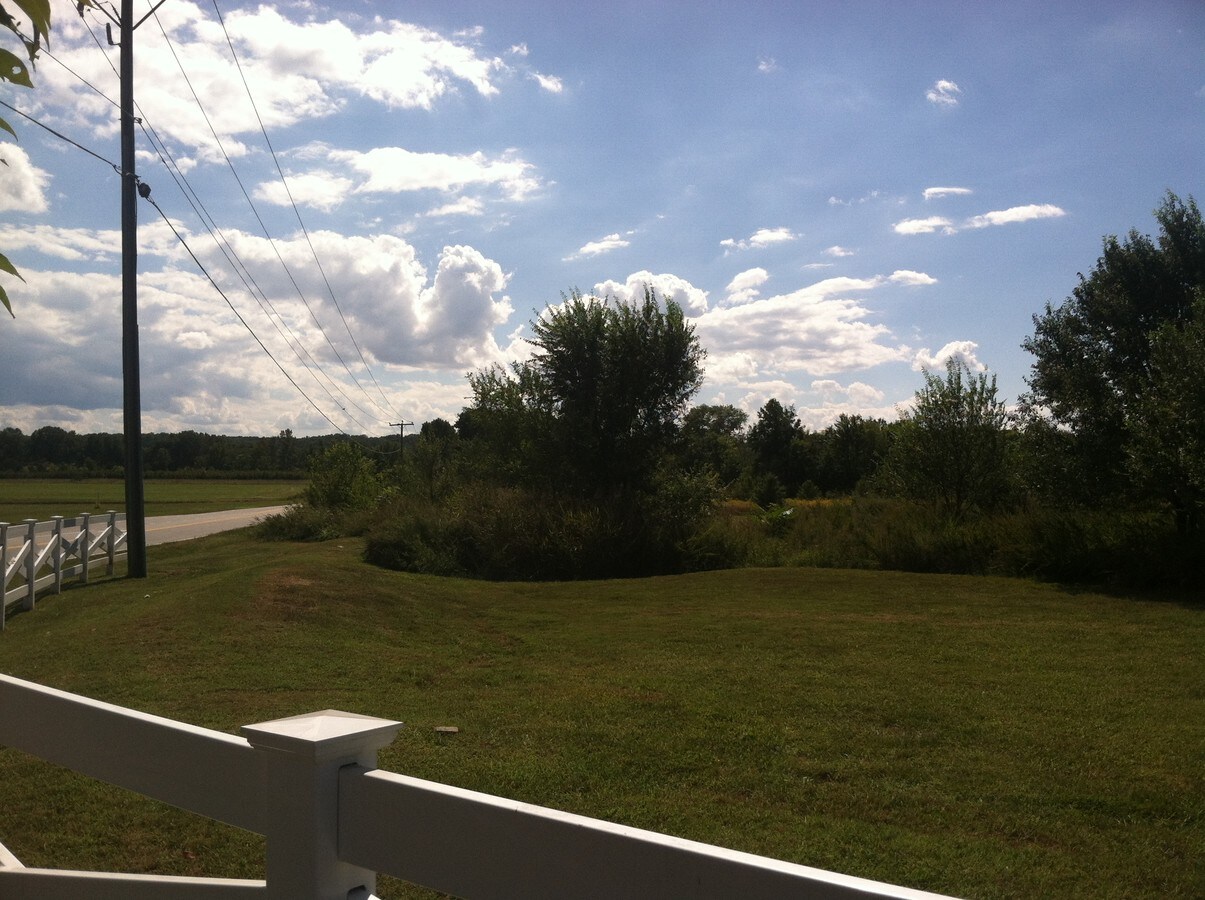 515 Lansdowne Rd, Fredericksburg, VA 22408