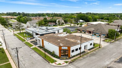 702 N Thompson St, Conroe, TX - AERIAL  map view - Image1