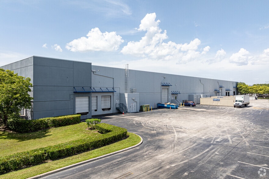 15751 SW 41st St, Davie, FL for lease - Building Photo - Image 3 of 4