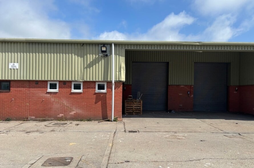 Burndell Rd, Ford for lease - Building Photo - Image 2 of 4