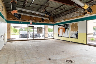 622 N 108th Ct, Omaha, NE for lease Interior Photo- Image 2 of 2