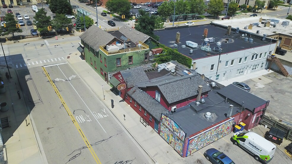 132 Fulton St, Grand Rapids, MI for lease - Building Photo - Image 2 of 6