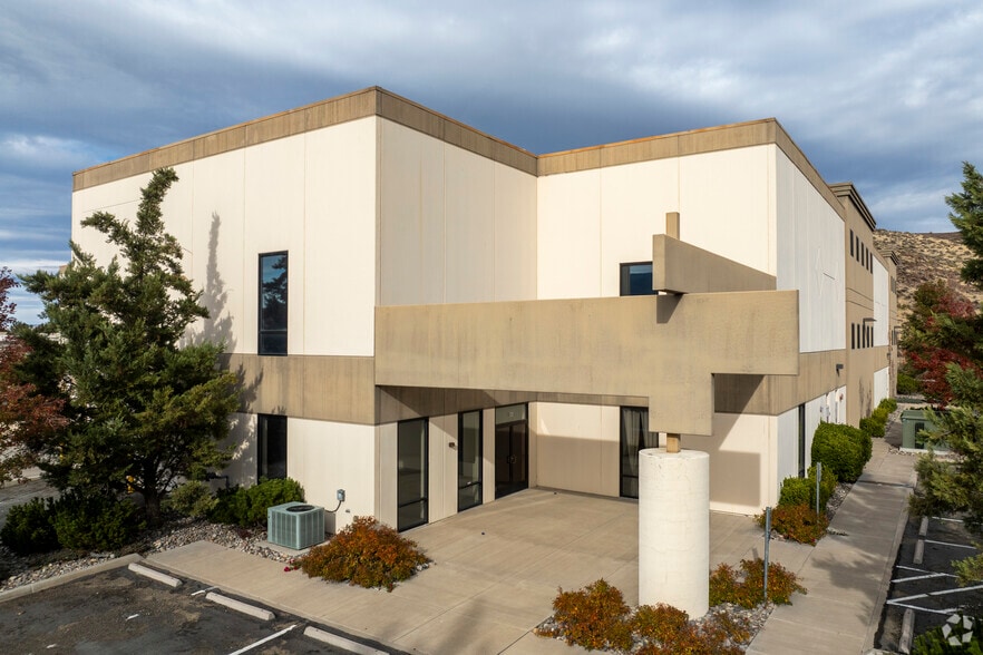 895 Maestro Dr, Reno, NV for sale - Primary Photo - Image 1 of 4