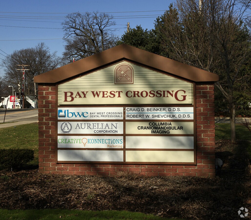 671 Columbia Rd, Westlake, OH 44145