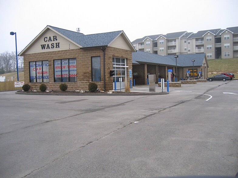 316 Emerson Rd, High Ridge, MO 63049