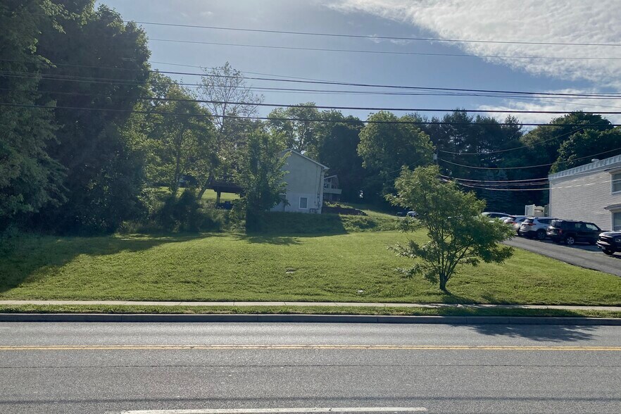 352 Robinson Ave, Newburgh, NY for sale - Building Photo - Image 2 of 7