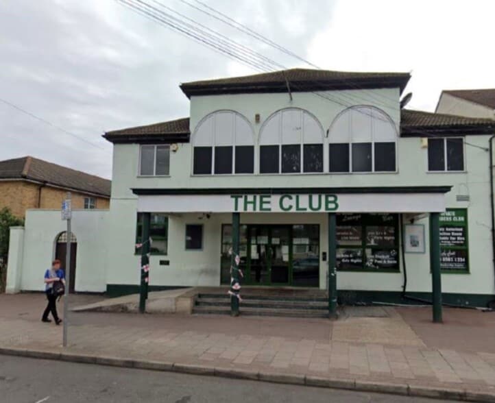 121 Broad St, Dagenham for sale - Building Photo - Image 1 of 1