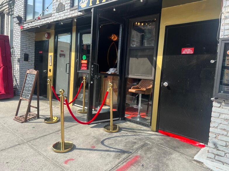 317 Union Ave, Brooklyn, NY for lease - Building Photo - Image 1 of 4