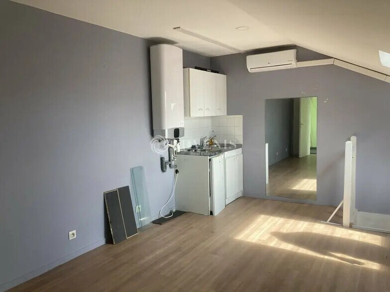 Office in Blois for lease - Interior Photo - Image 1 of 3