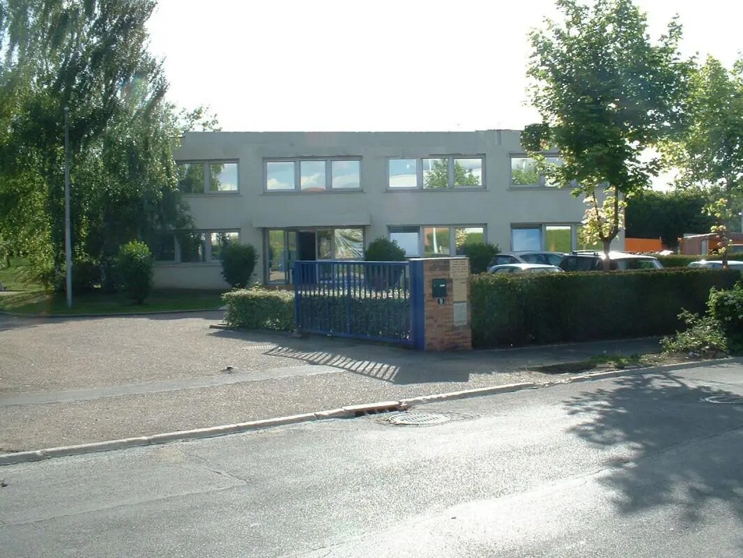 Office in Herblay-sur-Seine for lease Building Photo- Image 1 of 6