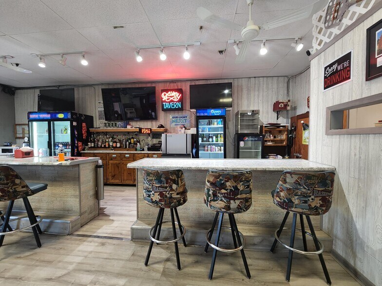 17740 N 2nd St, Davey, NE 68336 Bar