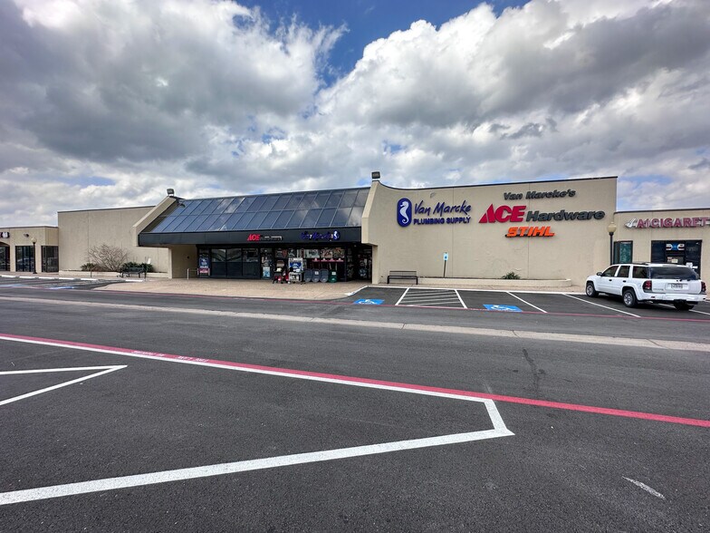 1806-1814 N Cooper St, Arlington, TX for sale - Building Photo - Image 1 of 1