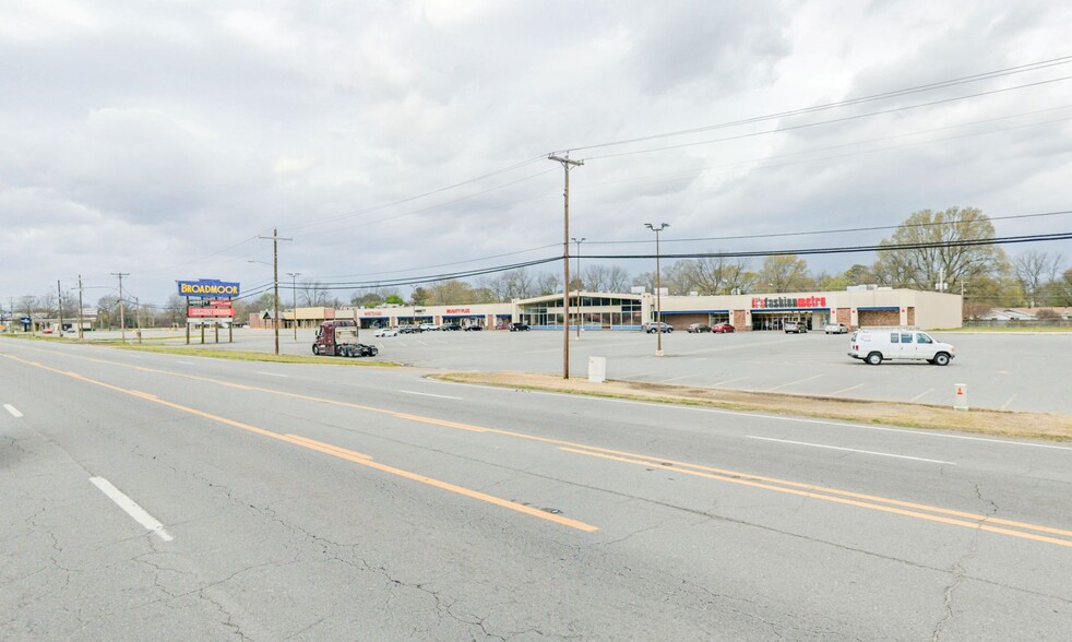 1605 E Harding Ave, Pine Bluff, AR for lease - Building Photo - Image 1 of 1