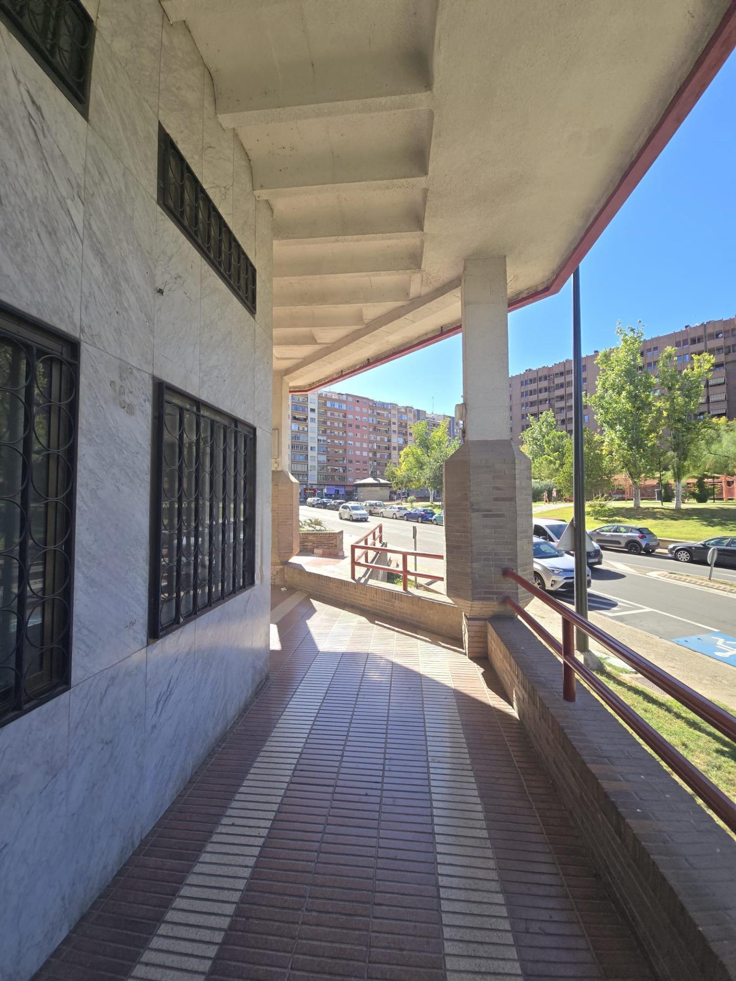 Retail in Zaragoza, Zaragoza for sale Lobby- Image 1 of 17