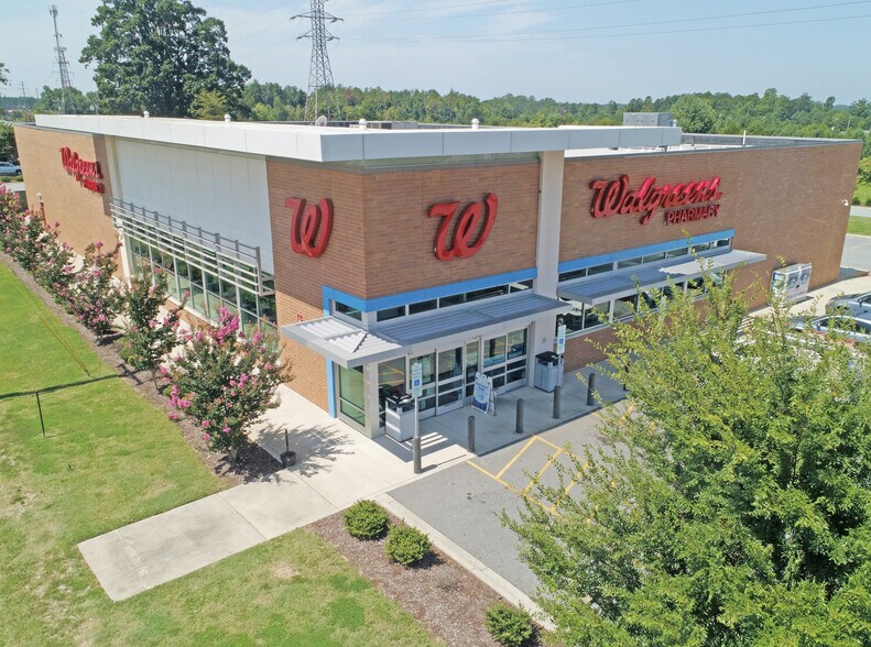 5005 MacKay Rd, Jamestown, NC 27282