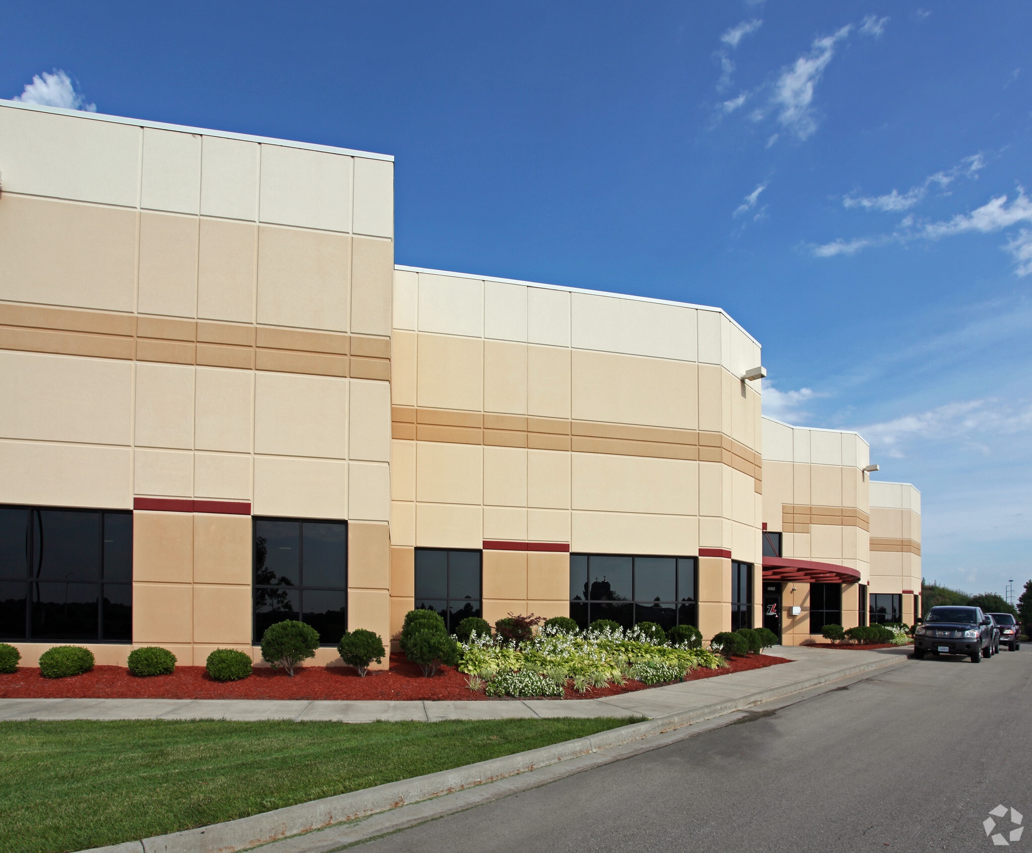 10902-10918 Strang Line Rd, Lenexa, KS for lease Building Photo- Image 1 of 2