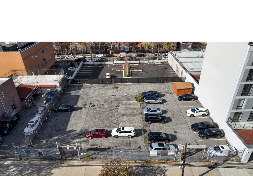 3720 Crescent St, Long Island City, NY for sale - Primary Photo - Image 1 of 1