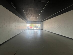 2419-2435 N Classen Blvd, Oklahoma City, OK for lease Interior Photo- Image 2 of 3