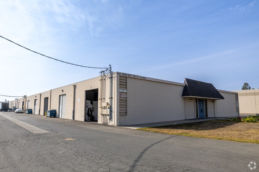 1450 W Collins Ave, Orange, CA for lease - Building Photo - Image 2 of 8