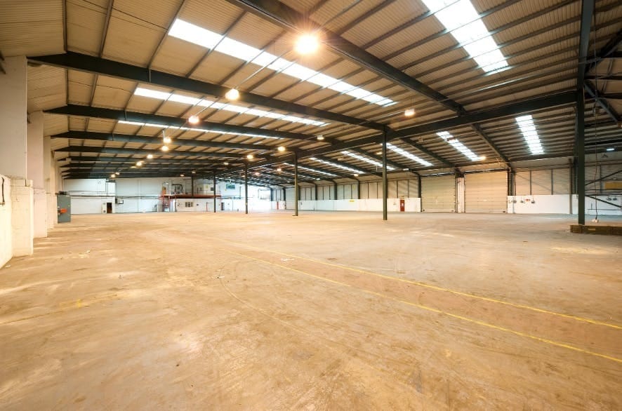 552 Fairlie Rd, Slough for lease - Interior Photo - Image 3 of 5