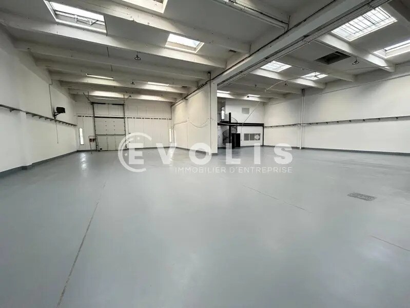 Location Bureaux 305 m² à 5 710 m² - Photo 1