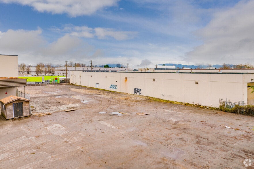 7901 Progress Way, Delta, BC for lease - Building Photo - Image 3 of 3