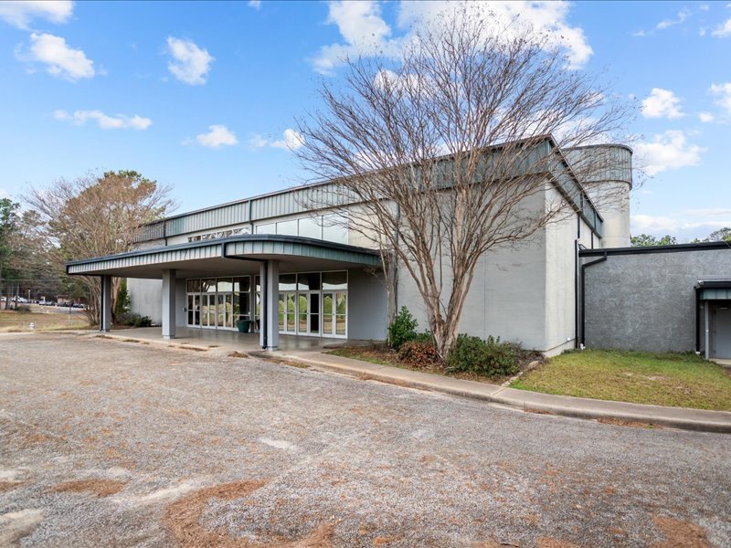 1819 Spring St, Palestine, TX for sale Primary Photo- Image 1 of 61