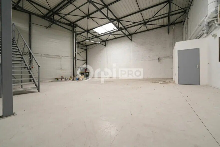 Office in Saint-Priest for lease - Interior Photo - Image 2 of 6