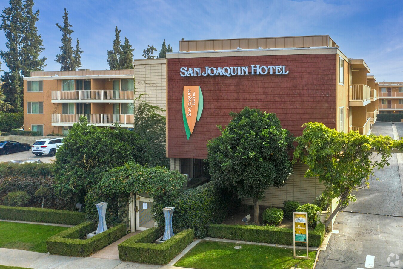 1309 W Shaw Ave, Fresno, CA 93711