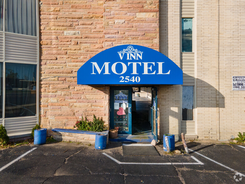 2540 Mannheim Rd, Franklin Park, IL 60131 - V inn | LoopNet