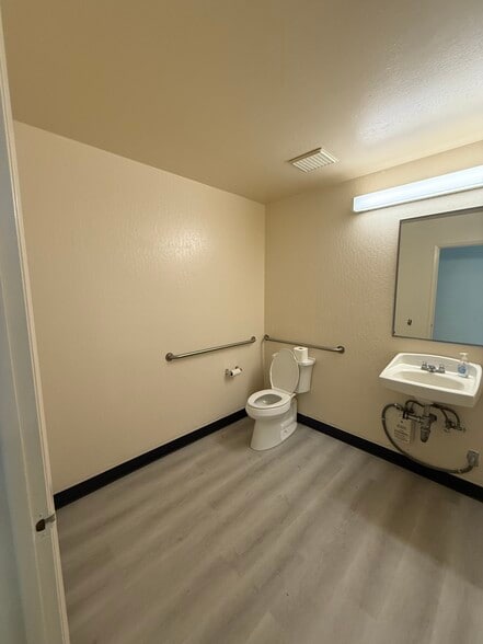 38003 Mission Blvd, Fremont, CA for lease - Building Photo - Image 3 of 12