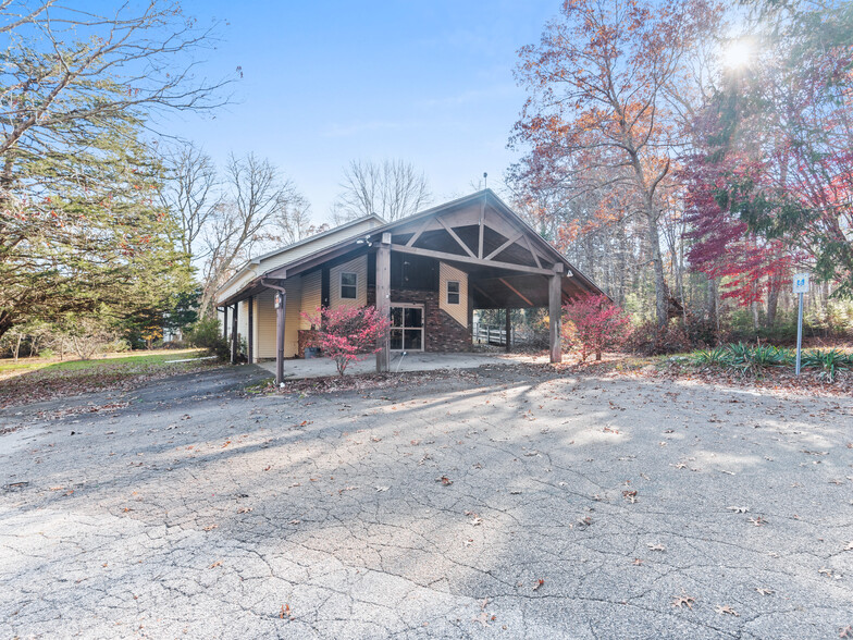 65 Highview Ave, Hope Valley, RI for sale - Primary Photo - Image 1 of 1