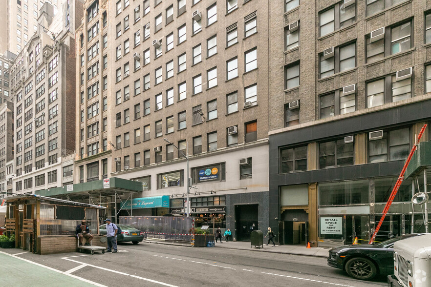 246 W 38th St, New York, NY for lease - Building Photo - Image 2 of 19