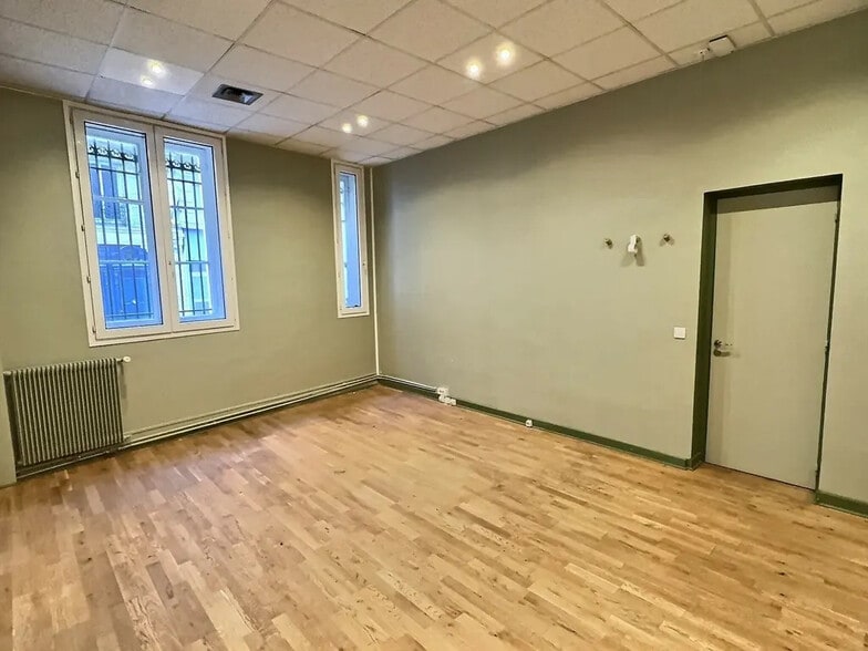 Office in Paris for lease - Interior Photo - Image 1 of 6