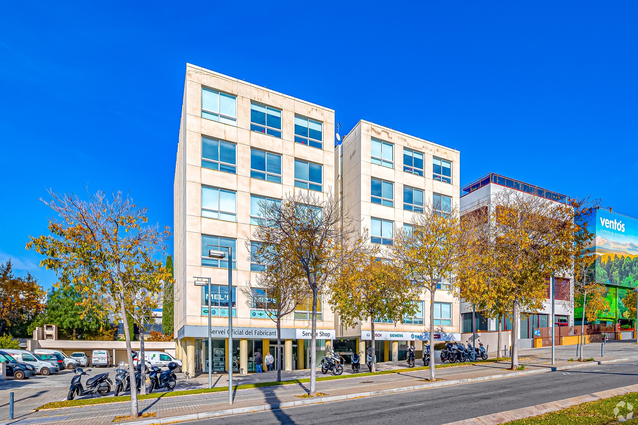 Office in Sant Just Desvern, Barcelona for lease Primary Photo- Image 1 of 4