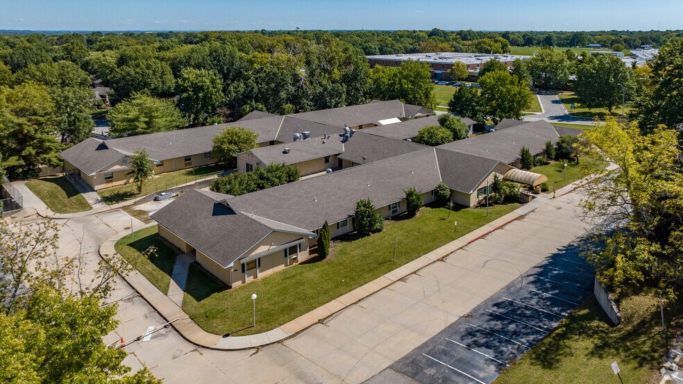 724 NE 79th Ter, Kansas City, MO for sale - Primary Photo - Image 1 of 16