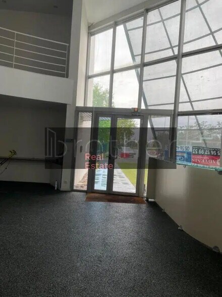 Office in Mérignac for sale - Interior Photo - Image 3 of 8