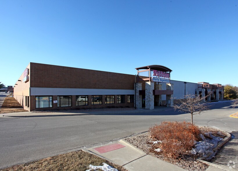 9999 University Ave, Clive, IA for sale - Primary Photo - Image 1 of 1